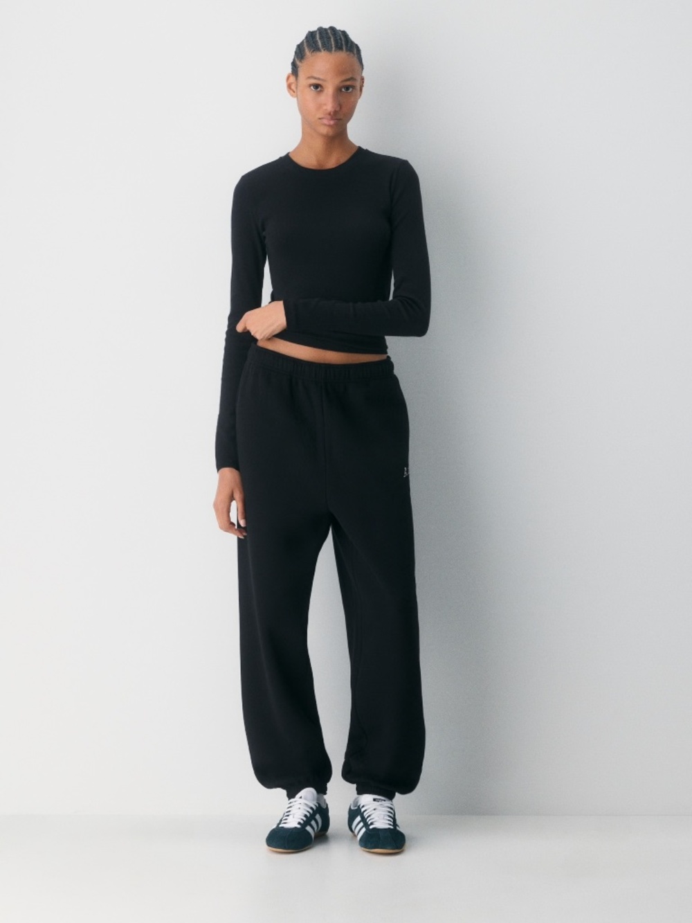 Aritzia Cozy Sweatfleece Mega Jogger in Heather Black